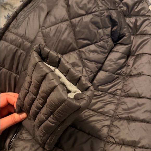 Patagonia Women's Gray Quilted Jacket - Picture 6 of 7